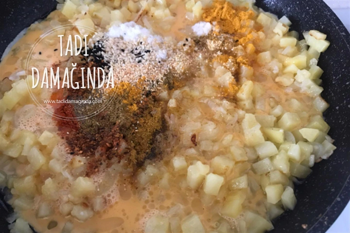 Patatesli Soğanlı Yumurta