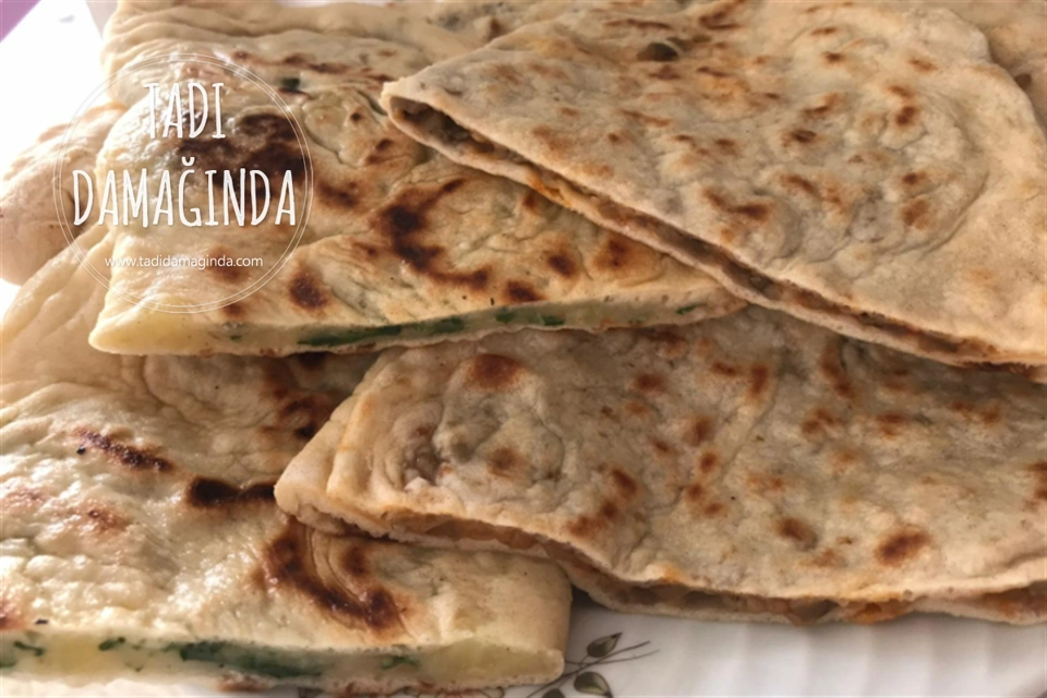 El Açması Gözleme (Patlıcanlı ve Patatesli)