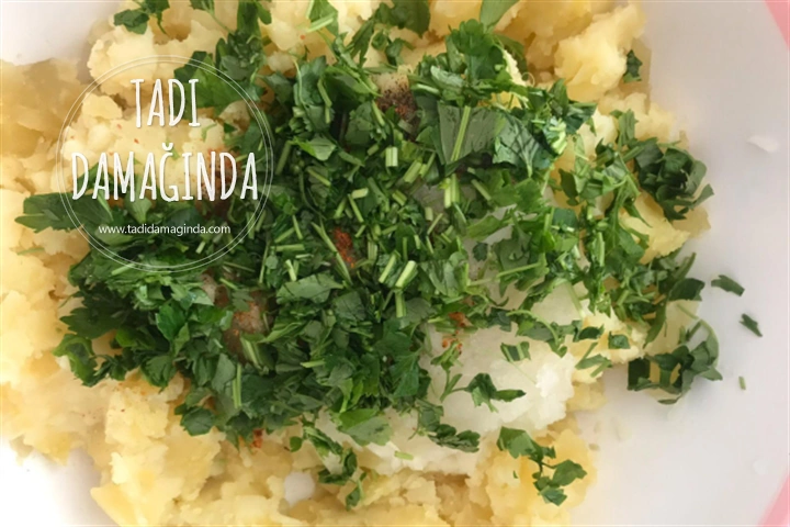 El Açması Gözleme (Patlıcanlı ve Patatesli)