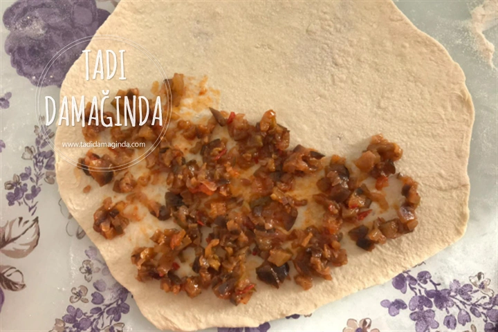 El Açması Gözleme (Patlıcanlı ve Patatesli)