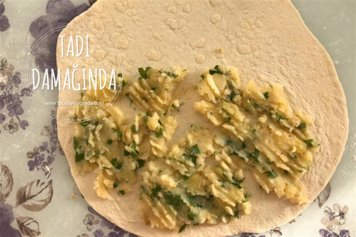 El Açması Gözleme (Patlıcanlı ve Patatesli)