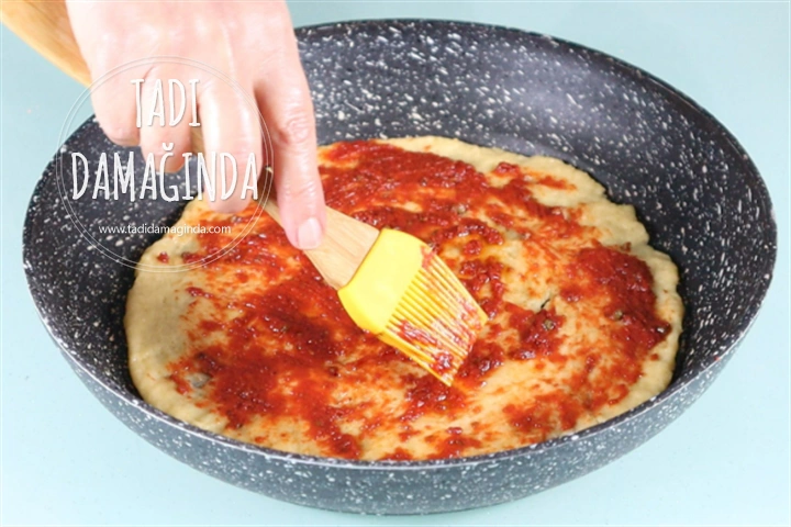 Tavada Pratik Mayasız Pizza