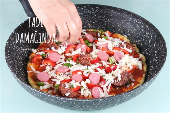 Tavada Pratik Mayasız Pizza