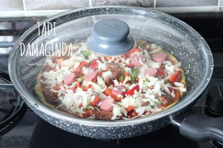 Tavada Pratik Mayasız Pizza