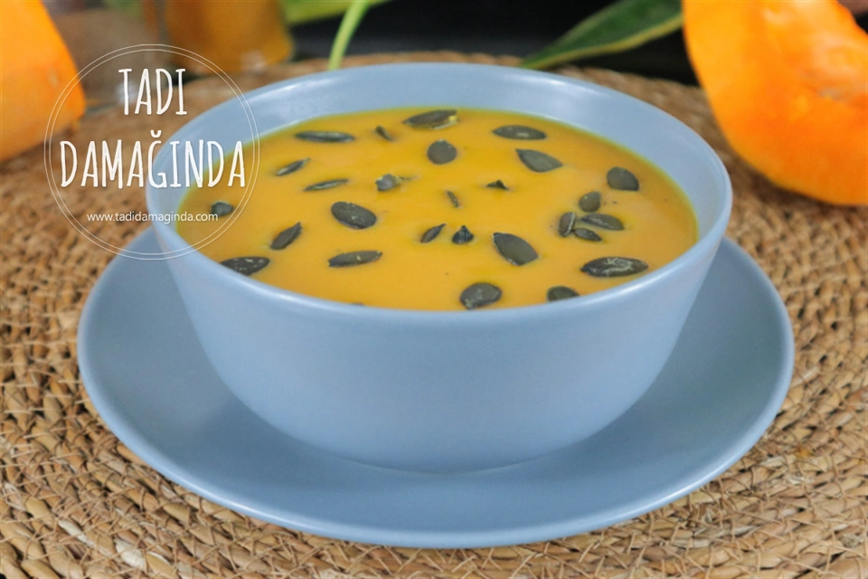Hindistan Cevizi Sütlü Körili Bal Kabağı Çorbası