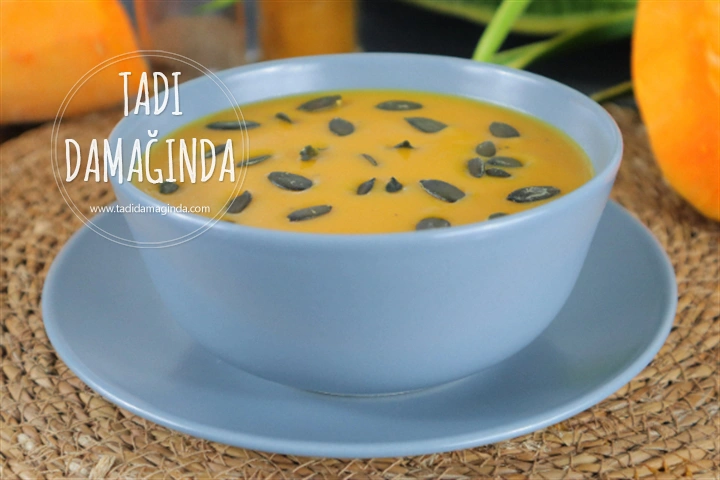 Hindistan Cevizi Sütlü Körili Bal Kabağı Çorbası