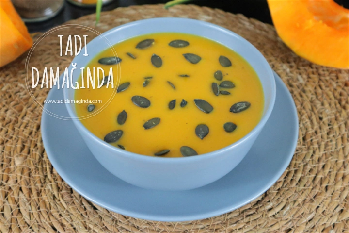 Hindistan Cevizi Sütlü Körili Bal Kabağı Çorbası
