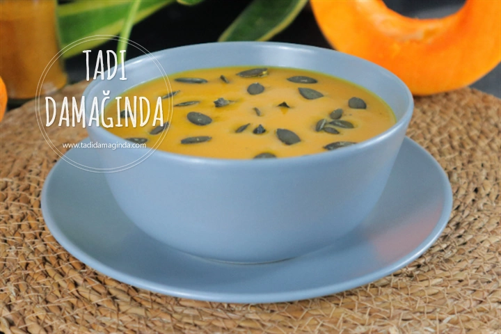 Hindistan Cevizi Sütlü Körili Bal Kabağı Çorbası