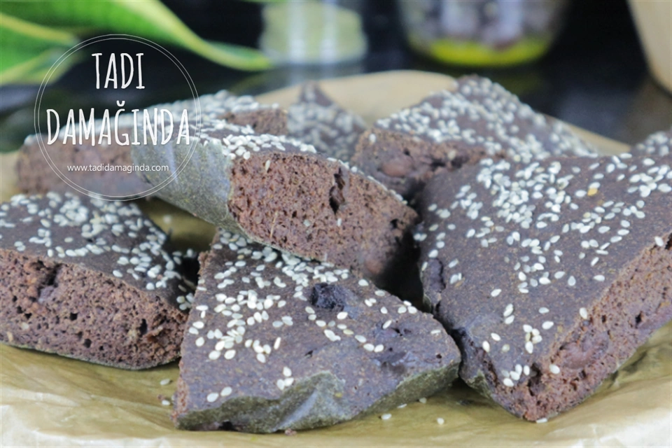 Glütensiz Zeytinli Kekikli Siyah Ekmek