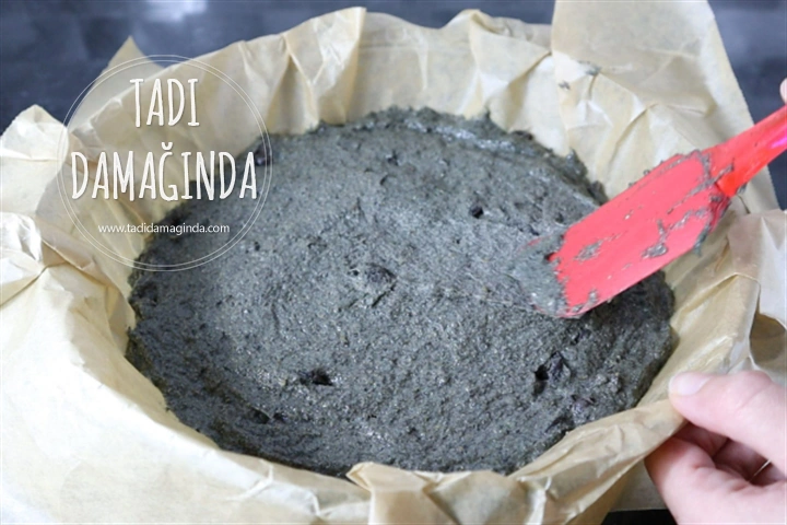 Glütensiz Zeytinli Kekikli Siyah Ekmek