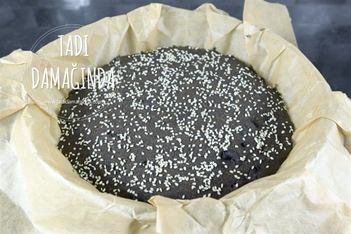 Glütensiz Zeytinli Kekikli Siyah Ekmek