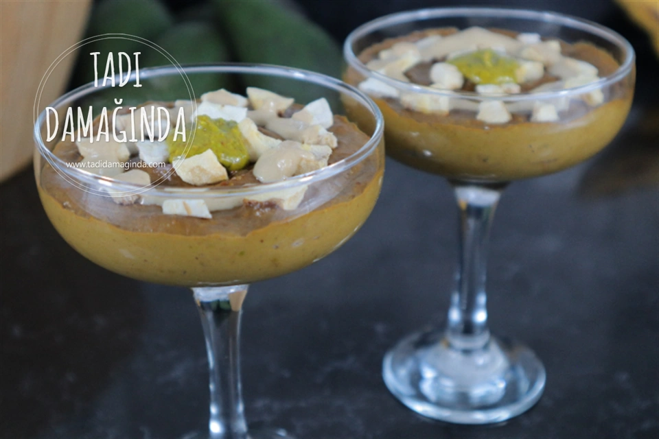 Kakaolu Antep Fıstığı Ezmeli Avokado Puding