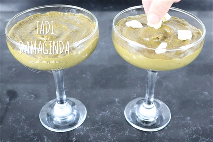 Kakaolu Antep Fıstığı Ezmeli Avokado Puding