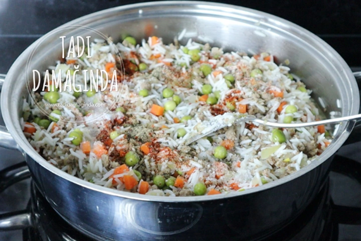 Kıymalı Sebzeli Pilav