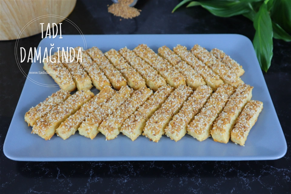 Susam Kaplı Tuzlu Çubuklar