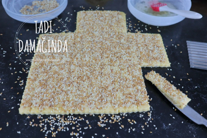 Susam Kaplı Tuzlu Çubuklar