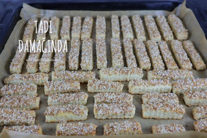 Susam Kaplı Tuzlu Çubuklar