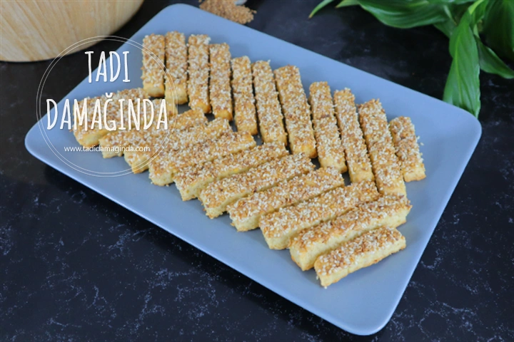 Susam Kaplı Tuzlu Çubuklar