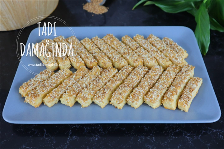 Susam Kaplı Tuzlu Çubuklar