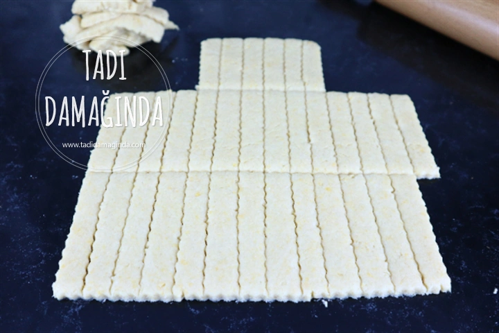 Susam Kaplı Tuzlu Çubuklar