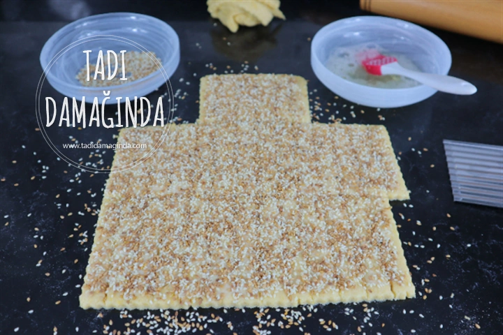 Susam Kaplı Tuzlu Çubuklar