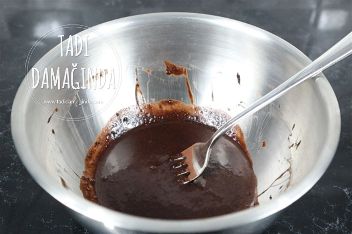 Mikrodalgada 3 Malzemeli Unsuz Şekersiz Bardak Kek