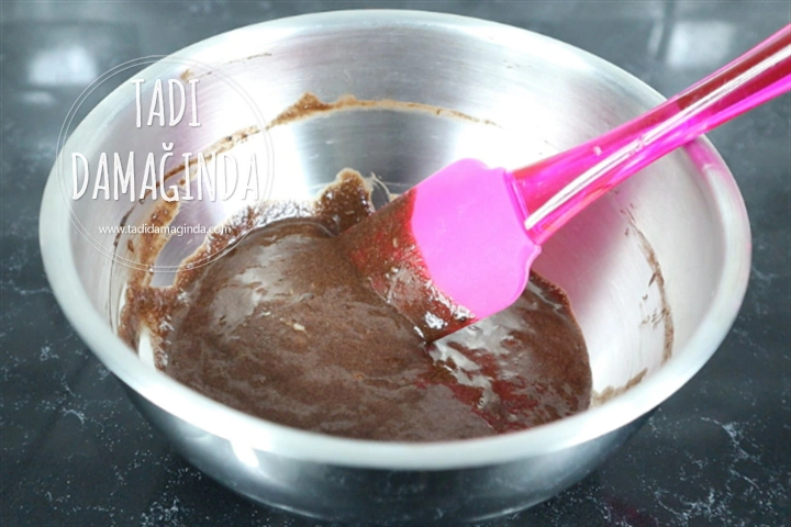 Mikrodalgada 3 Malzemeli Unsuz Şekersiz Bardak Kek