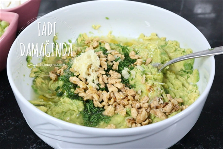 Peynirli Salatalıklı Avokado