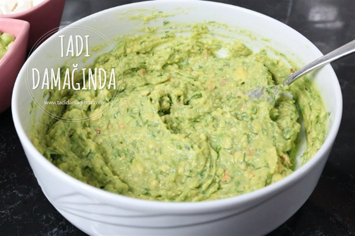 Peynirli Salatalıklı Avokado