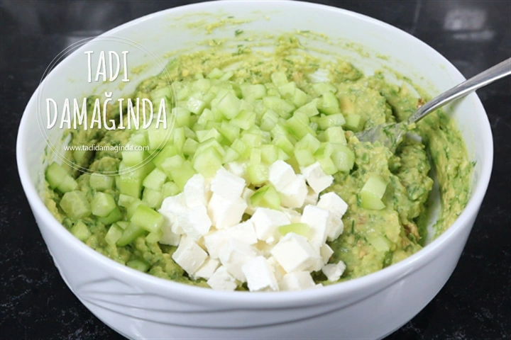 Peynirli Salatalıklı Avokado