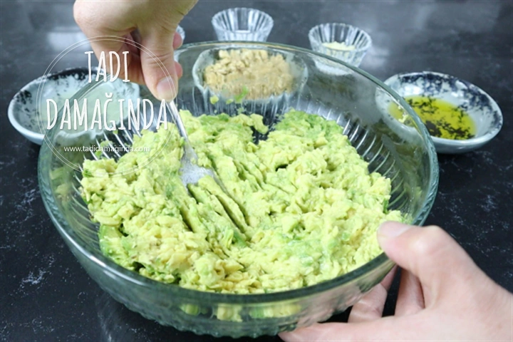 Kekikli Cevizli Avokado Ezmesi