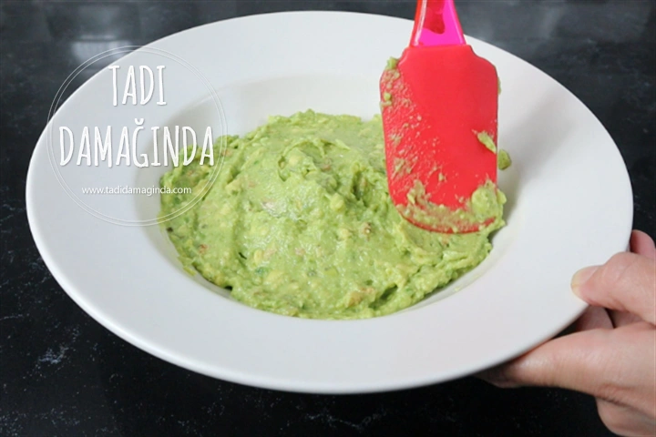 Kekikli Cevizli Avokado Ezmesi