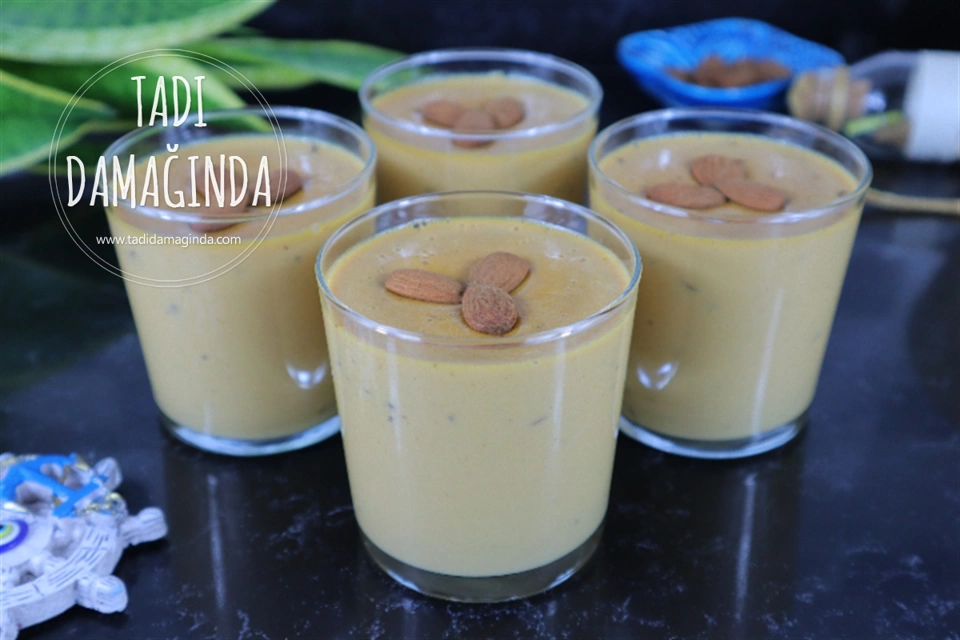 Karamelli Bademli Muhallebi (Ayvalık Muhallebisi)