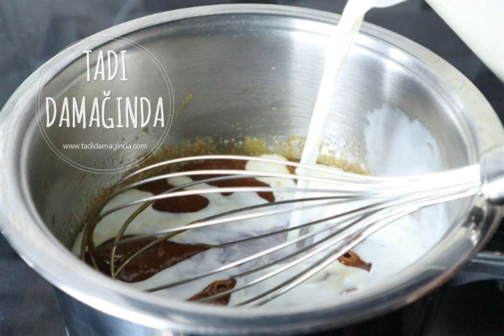 Karamelli Bademli Muhallebi (Ayvalık Muhallebisi)