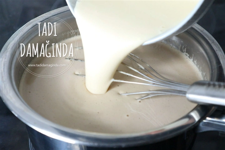 Karamelli Bademli Muhallebi (Ayvalık Muhallebisi)