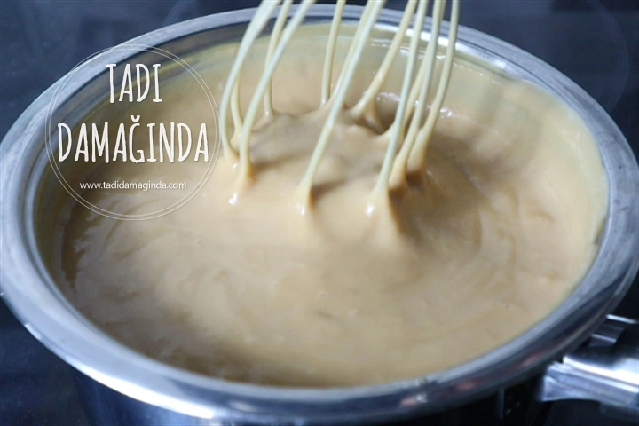 Karamelli Bademli Muhallebi (Ayvalık Muhallebisi)