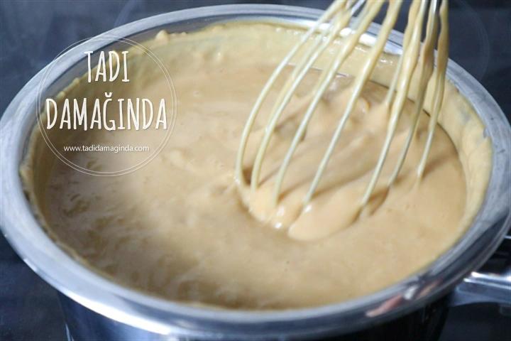 Karamelli Bademli Muhallebi (Ayvalık Muhallebisi)