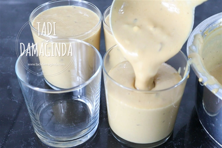 Karamelli Bademli Muhallebi (Ayvalık Muhallebisi)