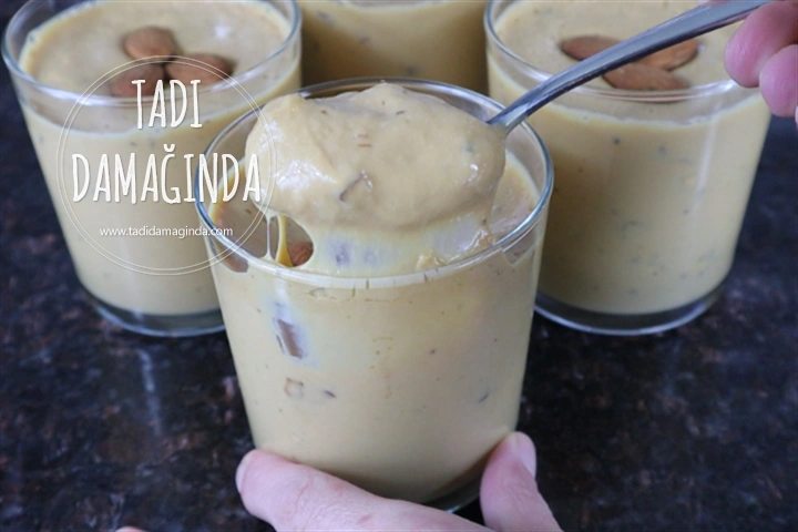 Karamelli Bademli Muhallebi (Ayvalık Muhallebisi)