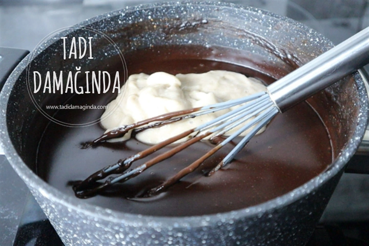 Ev Yapımı Kakaolu Muzlu Puding (Yumurtasız)