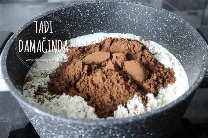 Ev Yapımı Kakaolu Muzlu Puding (Yumurtasız)