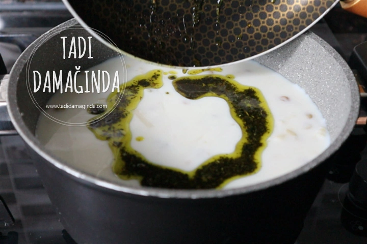 Erişteli Yeşil Mercimekli Yoğurt Çorbası