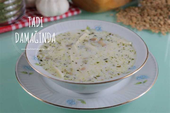 Erişteli Yeşil Mercimekli Yoğurt Çorbası