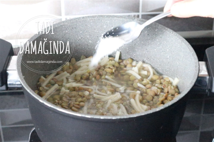 Erişteli Yeşil Mercimekli Yoğurt Çorbası