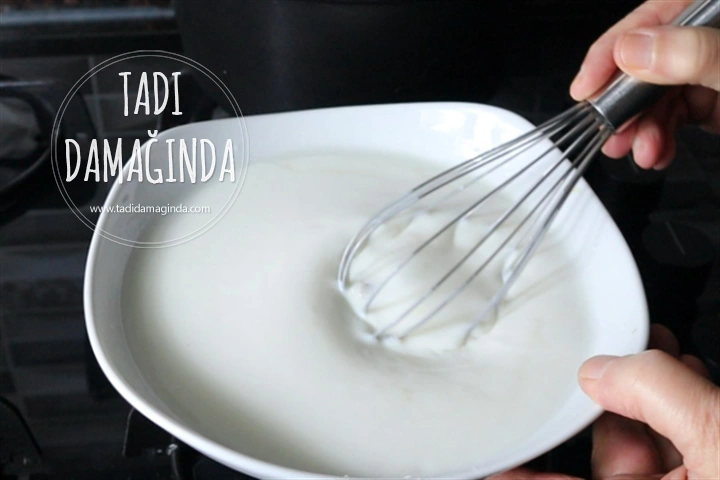 Erişteli Yeşil Mercimekli Yoğurt Çorbası