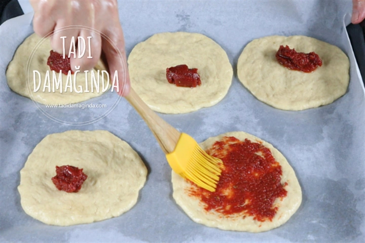Mayalı Mini Pizzalar
