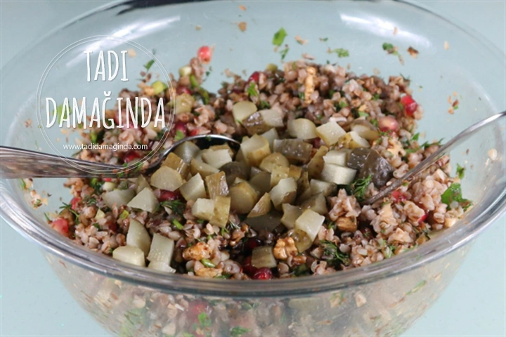 Narlı Cevizli Karabuğday Salatası