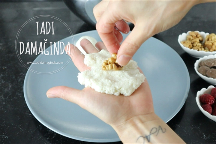 Kadayıf Kaplı Hindistan Cevizli Muhallebi Topları