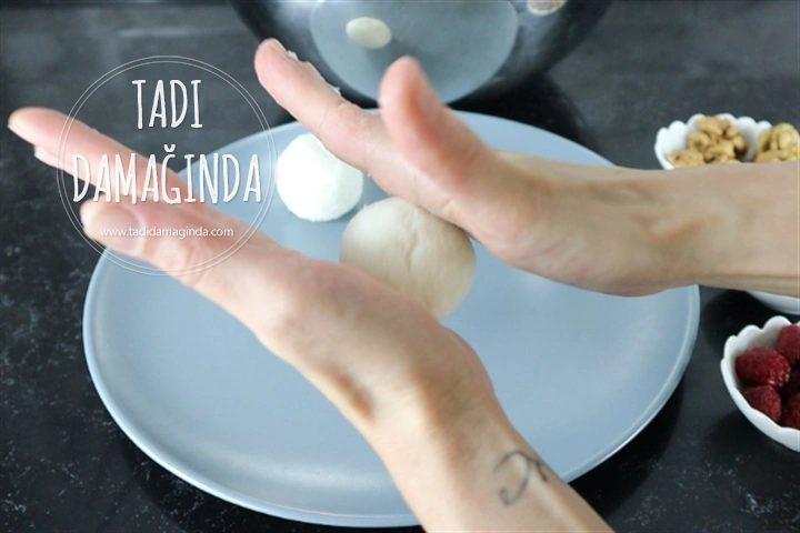 Kadayıf Kaplı Hindistan Cevizli Muhallebi Topları