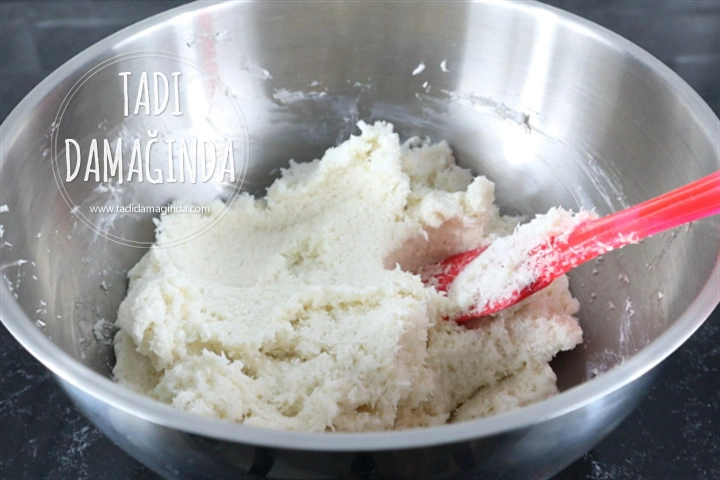 Kadayıf Kaplı Hindistan Cevizli Muhallebi Topları